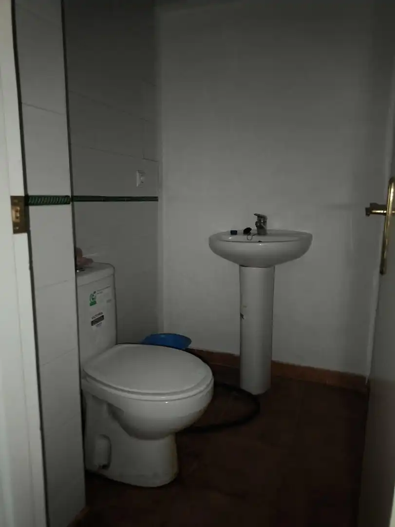 Badezimmer von Geschaftsraum zur Miete in Cádiz