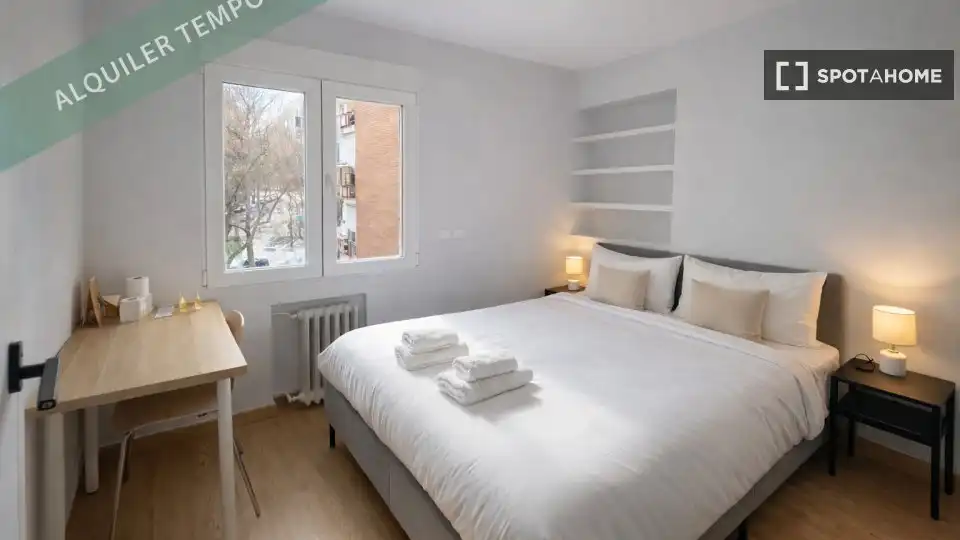 Bedroom of Flat for rent in Madrid  with Air Conditioner, Heating and Furnished
