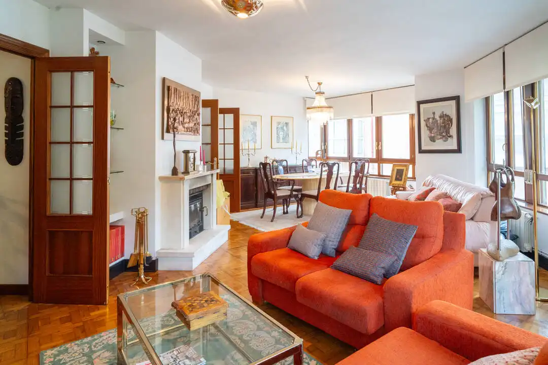 Sala de estar de Piso en venta en Cabezón de la Sal con Calefacción y Balcón