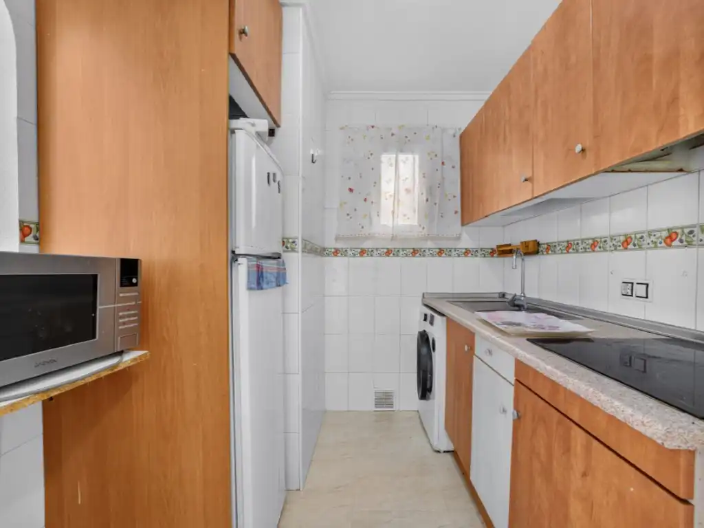 Cuina de Apartament en venda en Torrevieja amb Piscina comunitària