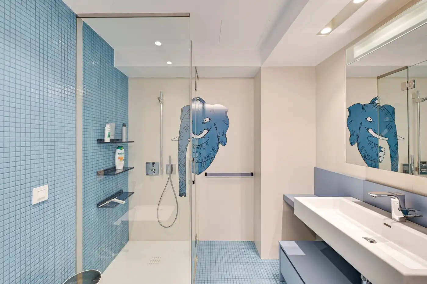 Badezimmer von Haus oder Chalet zum Verkauf in Lloret de Mar mit Klimaanlage, Heizung und Privatgarten