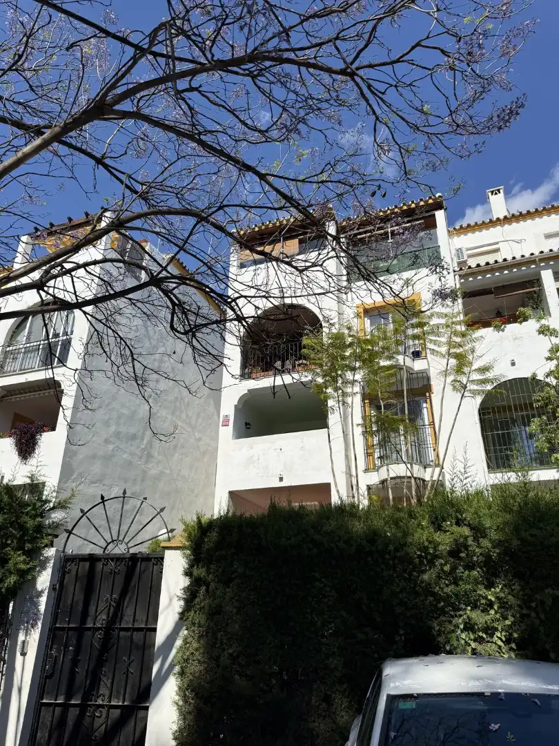 Vista exterior de Apartament en venda en Estepona amb Terrassa, Traster i Moblat