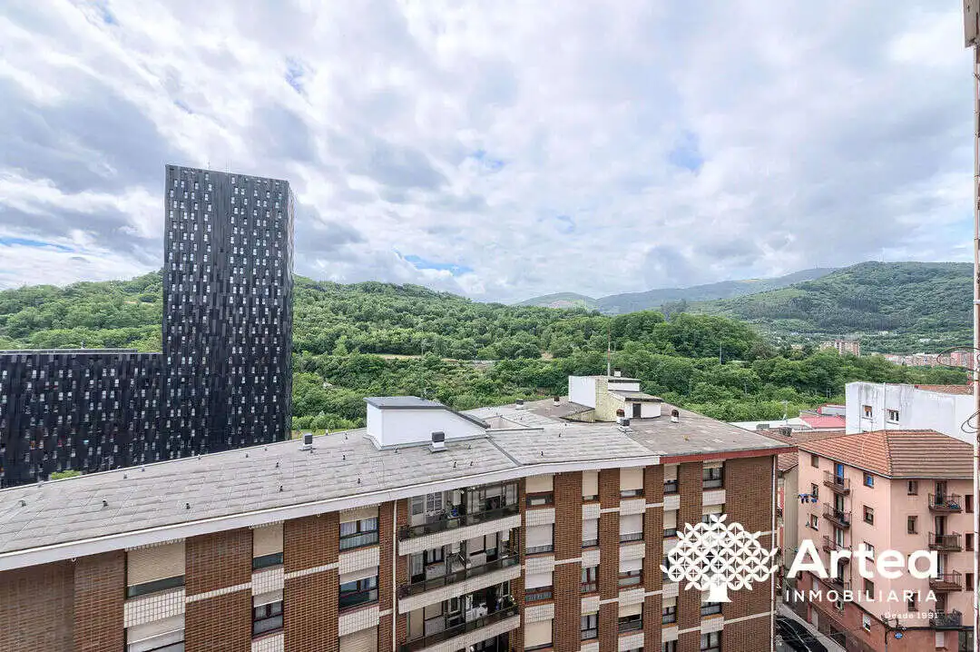 Vista exterior de Pis en venda en Bilbao  amb Calefacció, Jardí privat i Terrassa