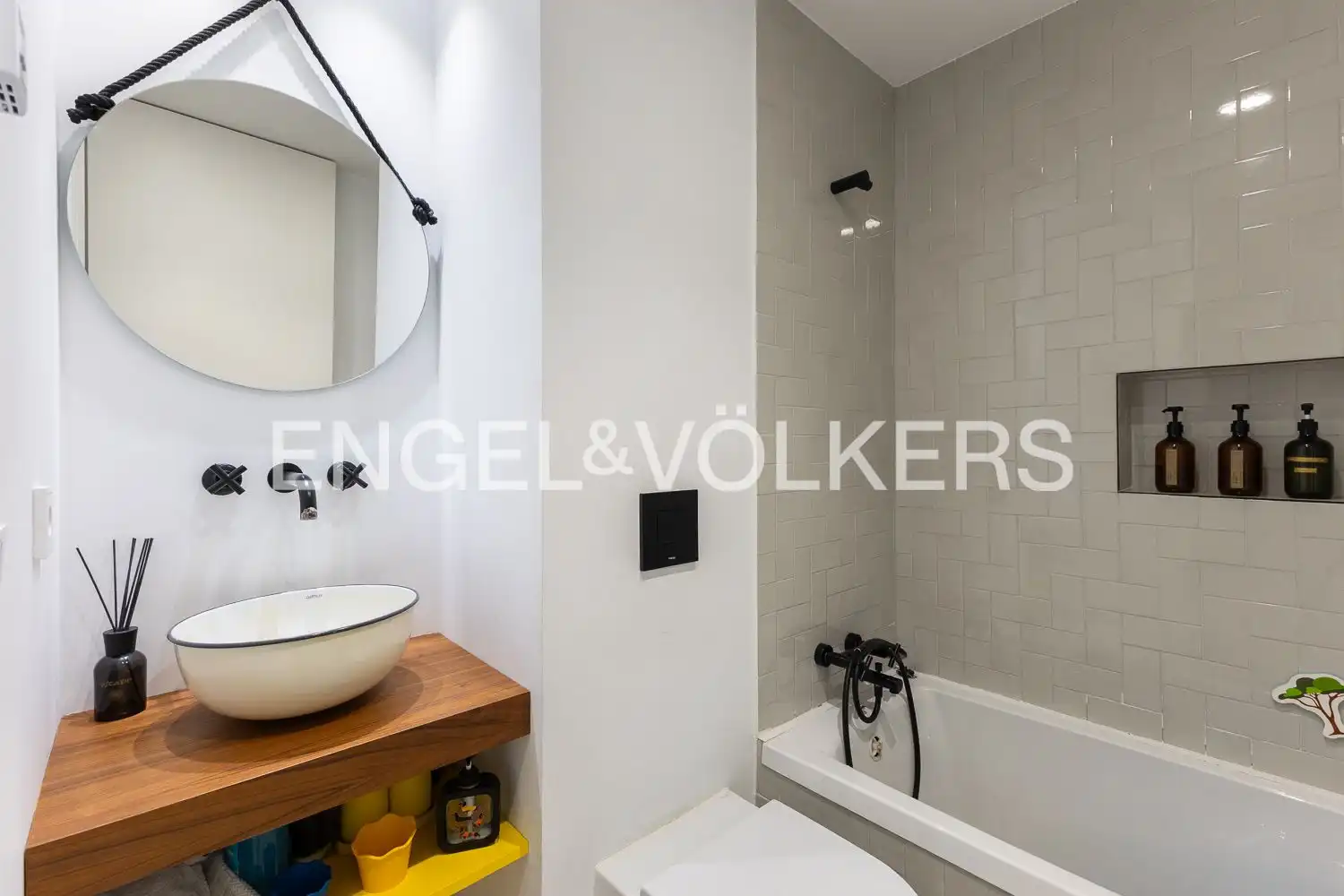 Bathroom of Attic for sale in Valencia  with Air Conditioner, Heating and Terrace