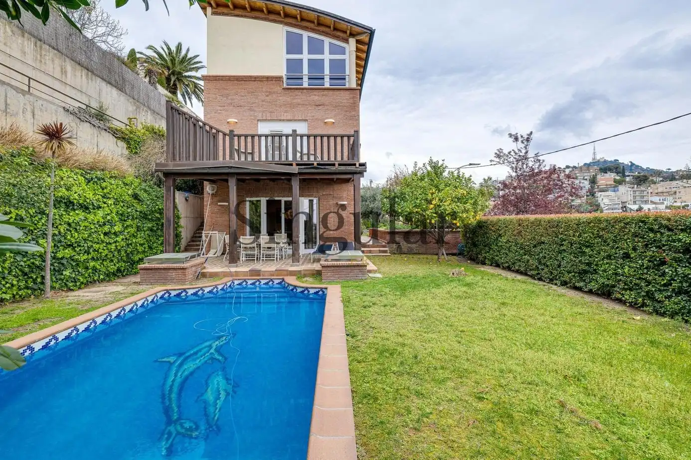 Vista exterior de Casa o xalet en venda en Esplugues de Llobregat amb Calefacció, Piscina i Jacuzzi