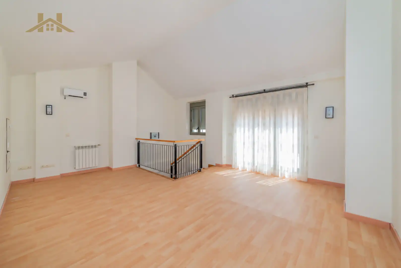 Living room of Detached homes for sale in Parla  with Air Conditioner, Heating and Private garden