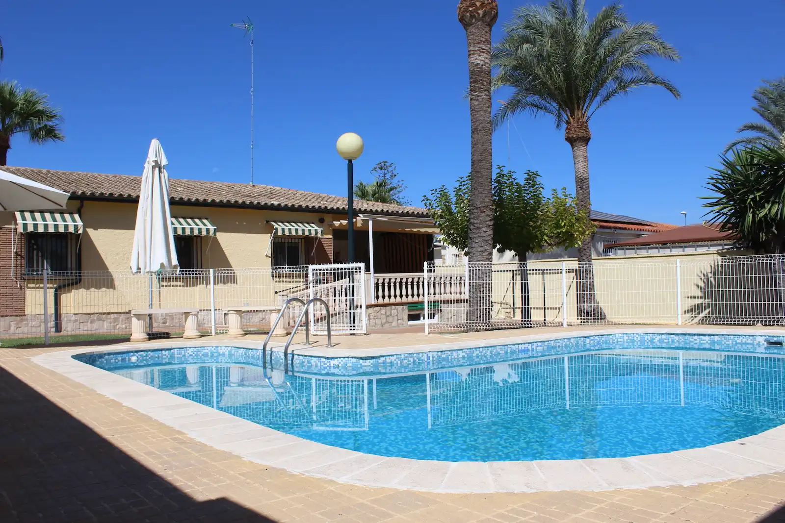 Piscina de Casa o chalet en venta en L'Eliana con Terraza y Trastero