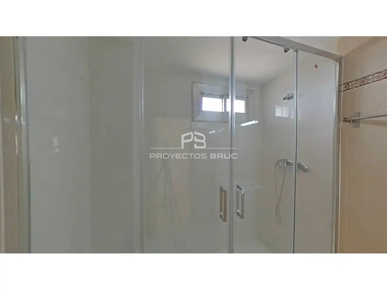 Baño de Piso en venta en Nou Barris