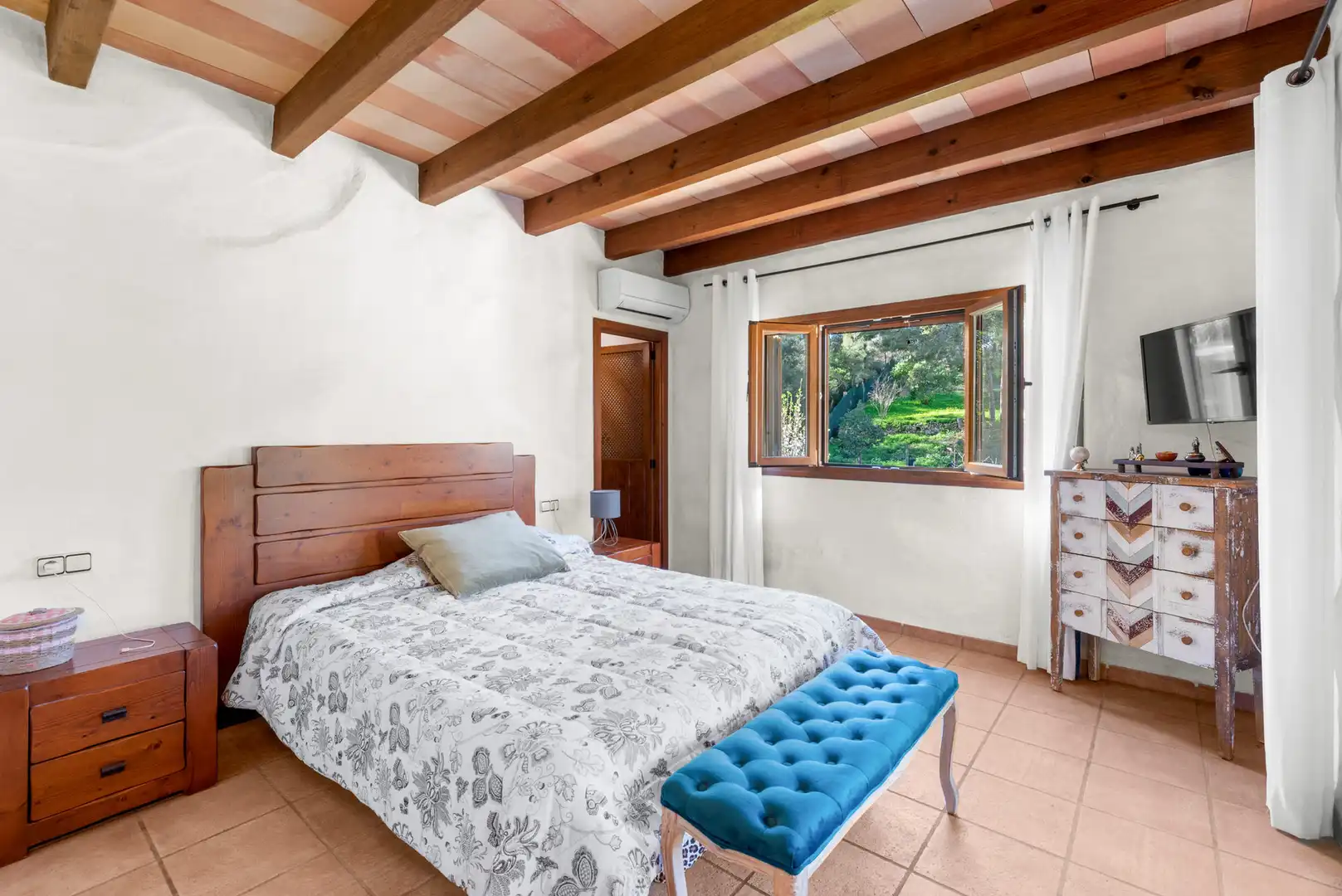 Schlafzimmer von Country house zum Verkauf in Calvià mit Klimaanlage, Heizung und Terrasse