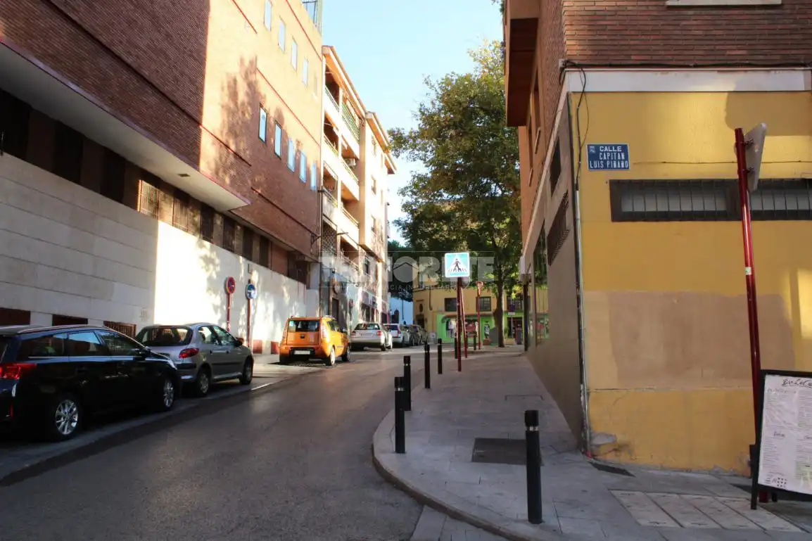 Vista exterior de Pis en venda en Guadalajara amb Calefacció, Parquet i Terrassa