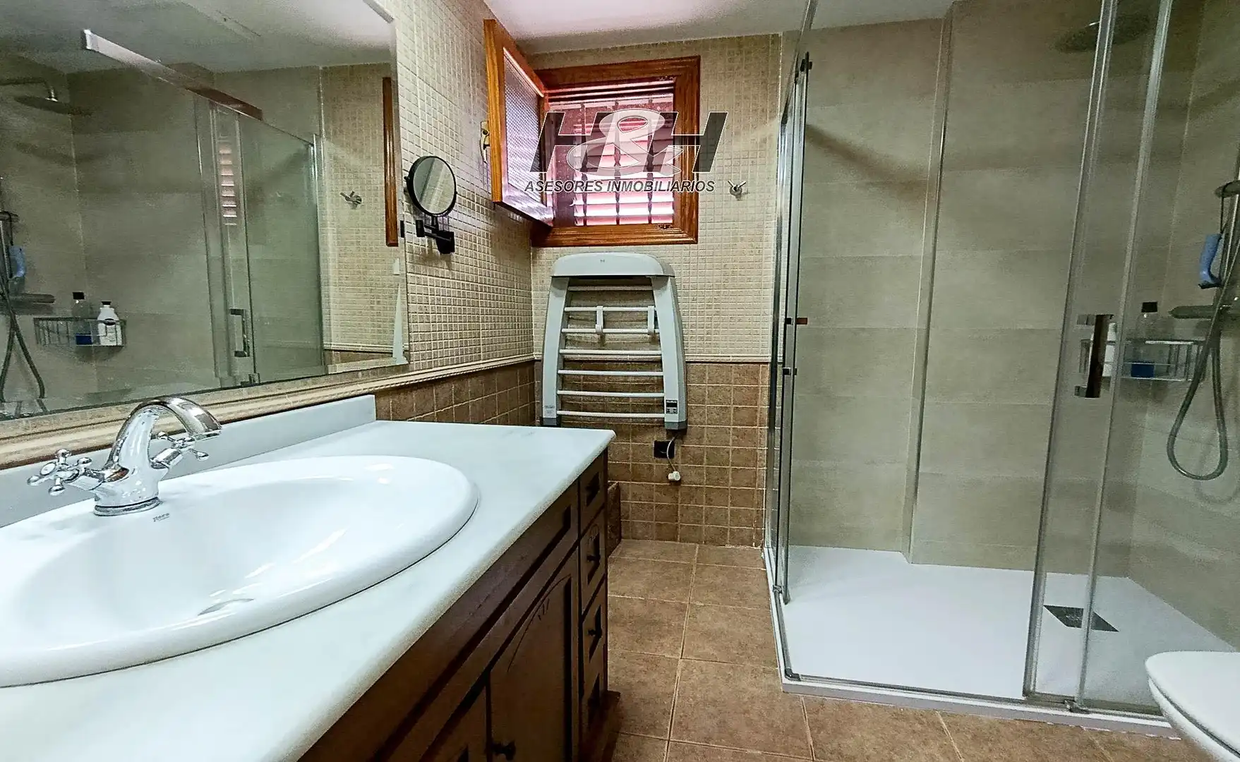 Bany de Casa o xalet en venda en Riba-roja de Túria amb Aire condicionat, Calefacció i Jardí privat