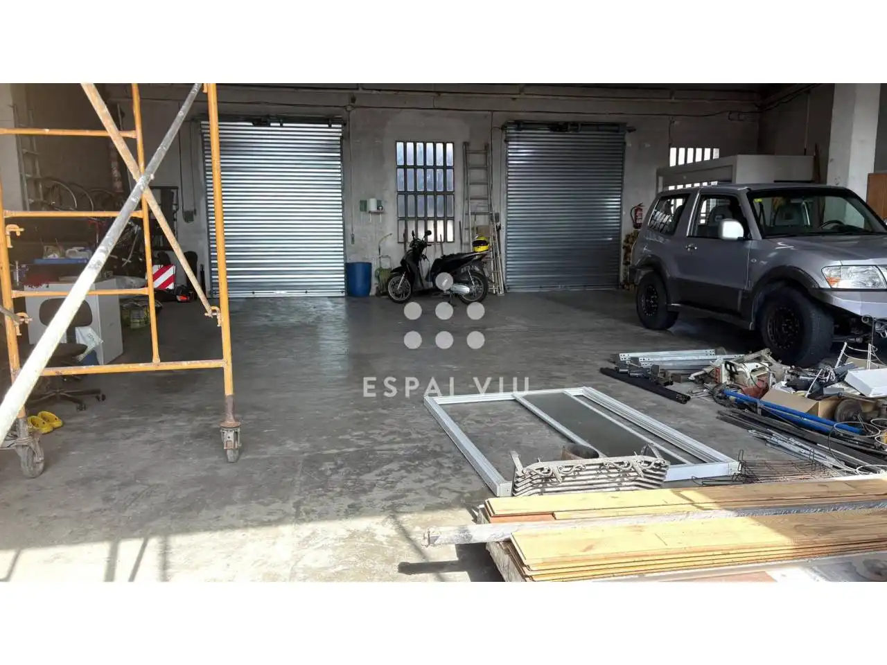 Nau industrial en venda en Ripollet