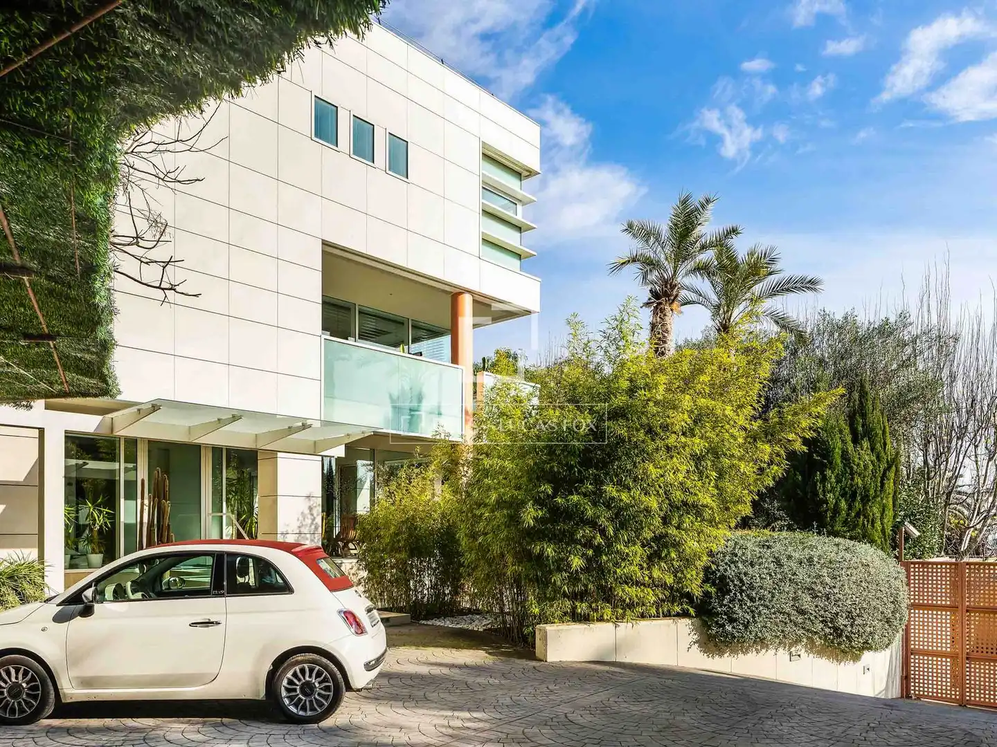 Vista exterior de Casa o xalet en venda en Barcelona amb Aire condicionat, Calefacció i Jardí privat