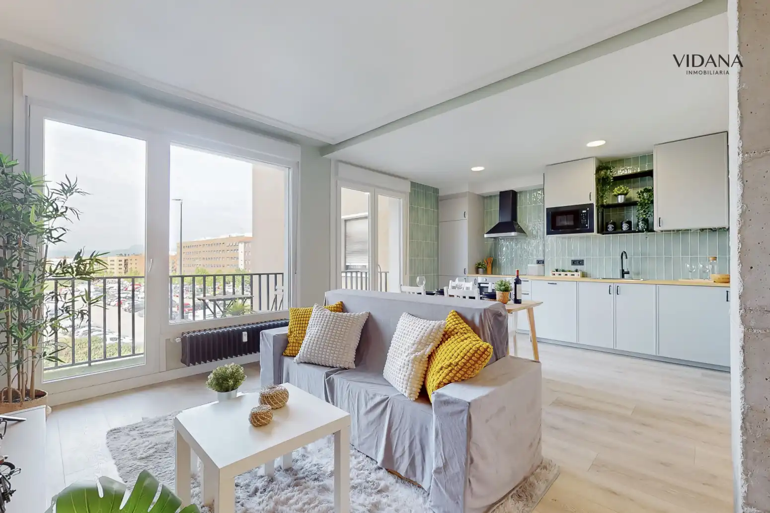 Sala de estar de Piso en venta en  Pamplona / Iruña con Calefacción, Parquet y Terraza