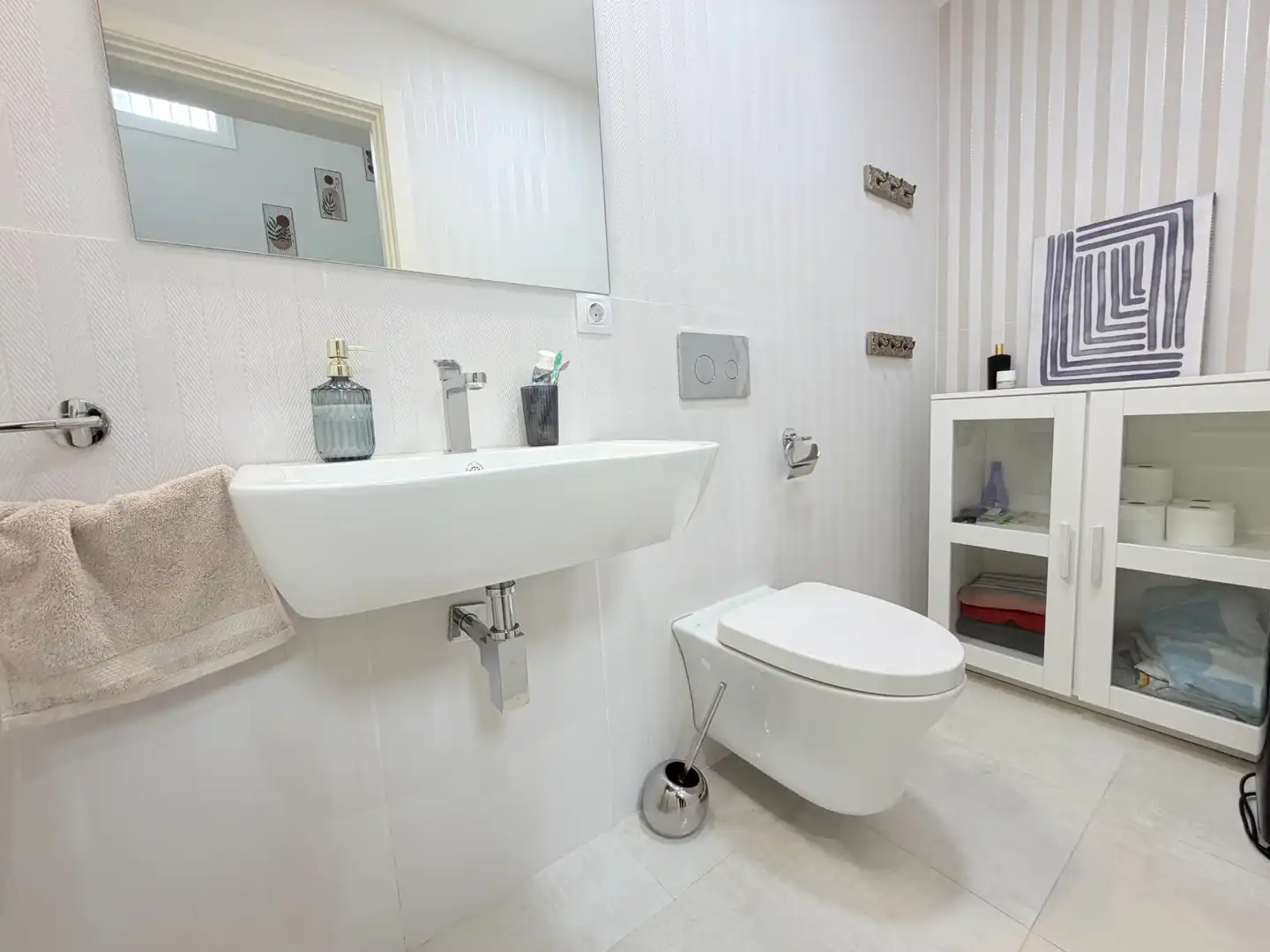 Baño de Casa adosada en venta en Espartinas con Aire acondicionado, Jardín privado y Parquet