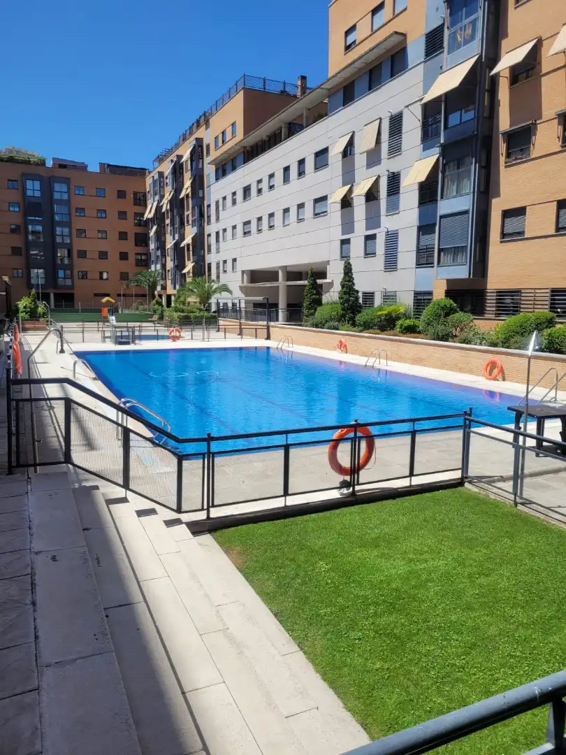 Piscina de Ático en venta en Madrid con Calefacción, Terraza y Trastero