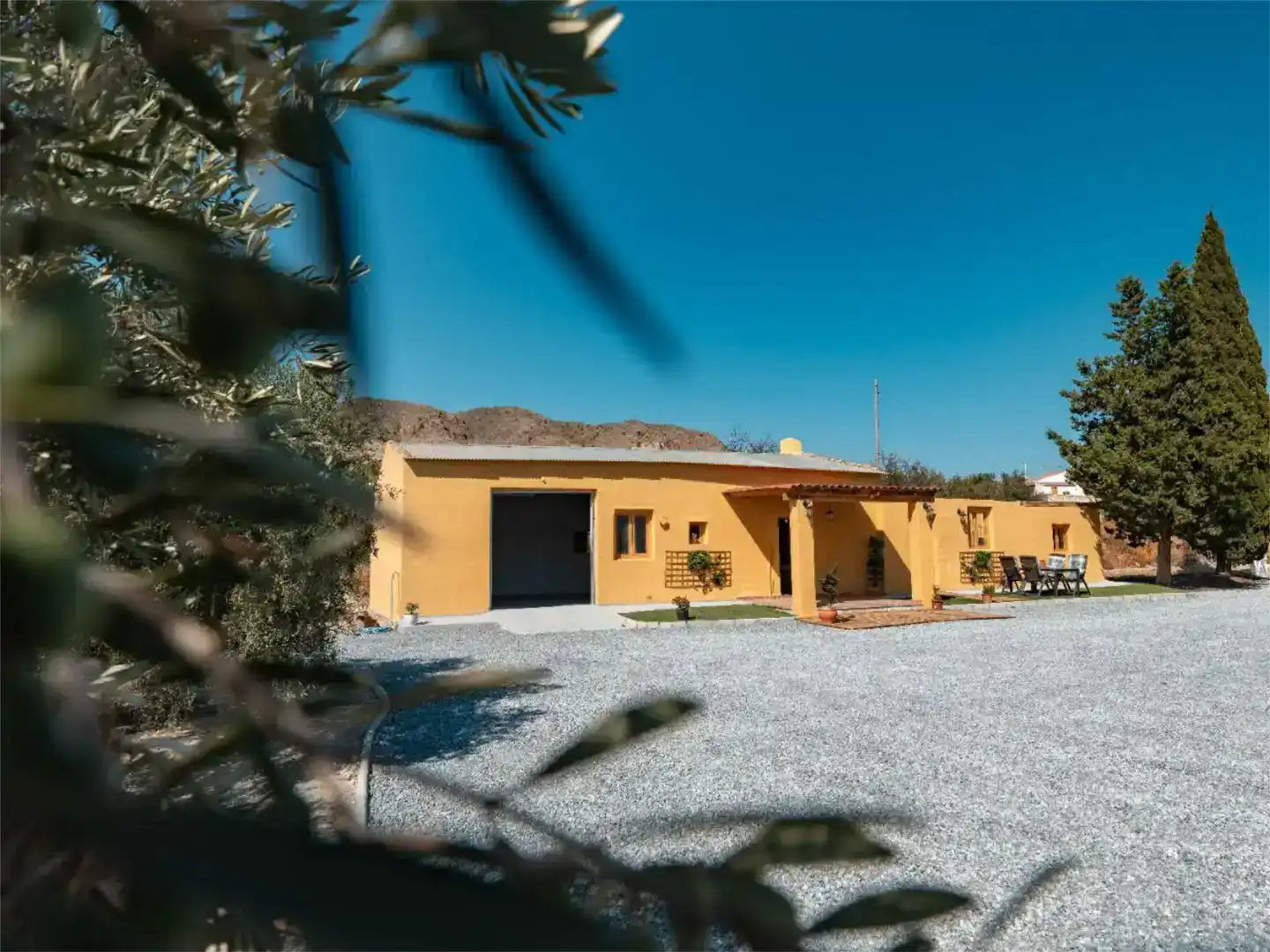 Vista exterior de Pis en venda en Somontín amb Jardí privat, Traster i Moblat