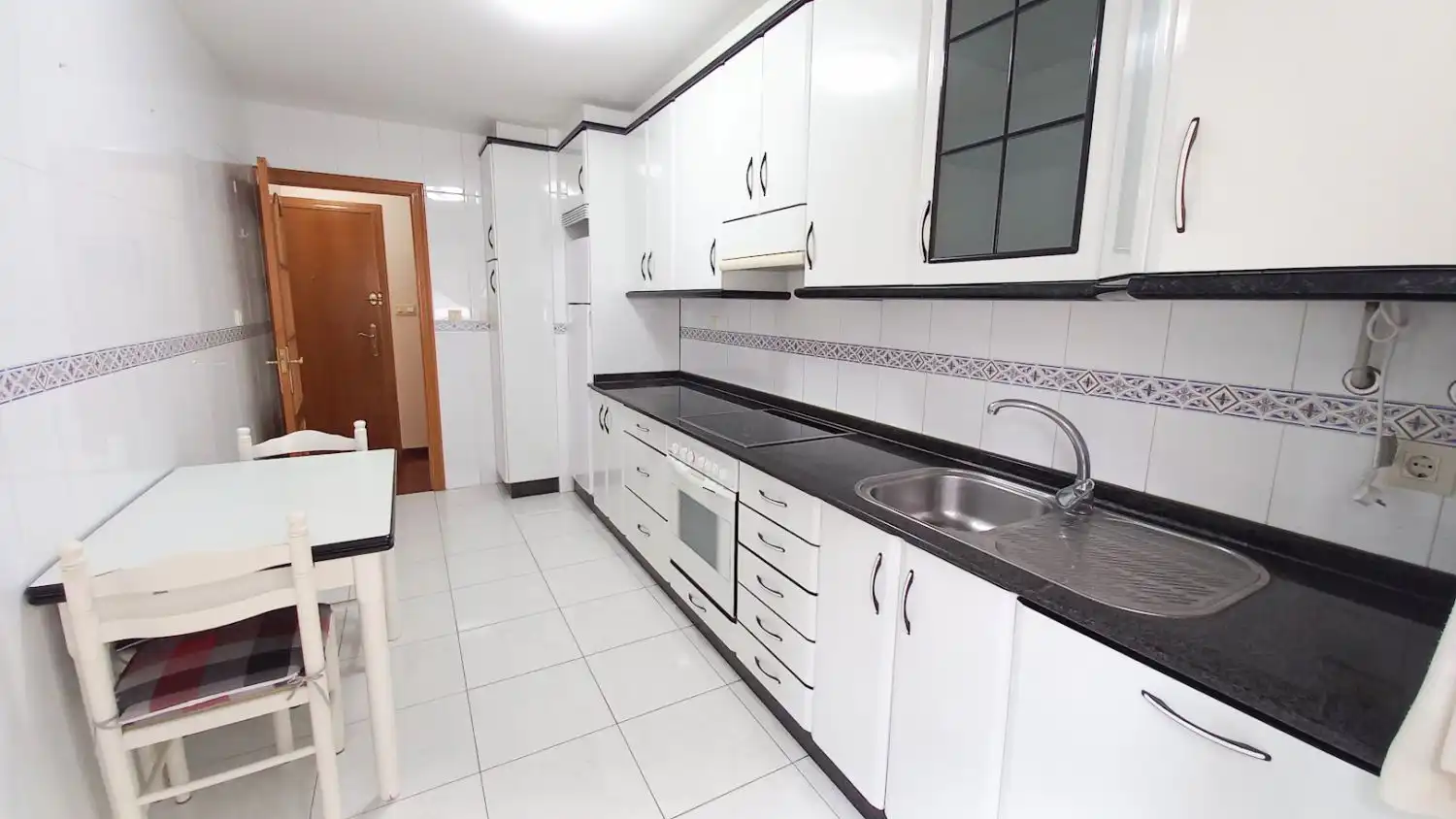 Kitchen of Flat for sale in A Coruña Capital   with Heating, Storage room and Balcony