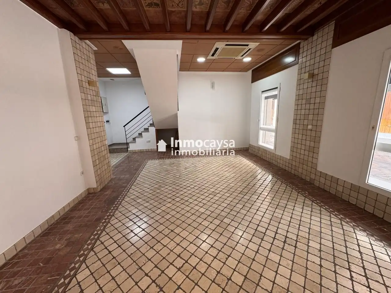 Local comercial de lloguer a Xàtiva