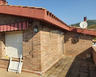 Vista exterior de Casa o xalet en venda en Nestares amb Terrassa i Balcó