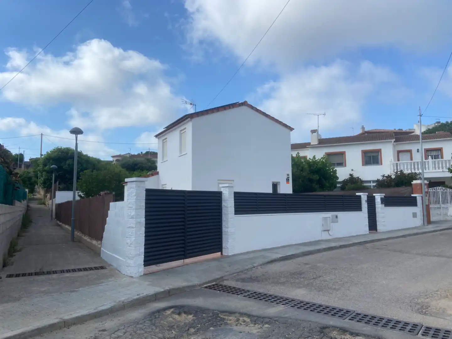 Vista exterior de Casa o xalet en venda en Calafell amb Aire condicionat, Calefacció i Jardí privat