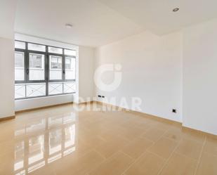 Bedroom of Flat for sale in  Madrid Capital  with Air Conditioner, Heating and Terrace