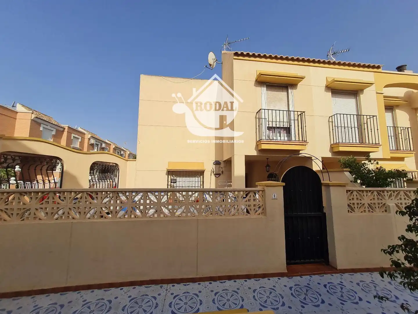 Vista exterior de Casa adosada en venta en Huércal de Almería con Aire acondicionado, Calefacción y Terraza