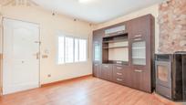 Sala d'estar de Casa adosada en venda en El Tiemblo  amb Aire condicionat i Balcó