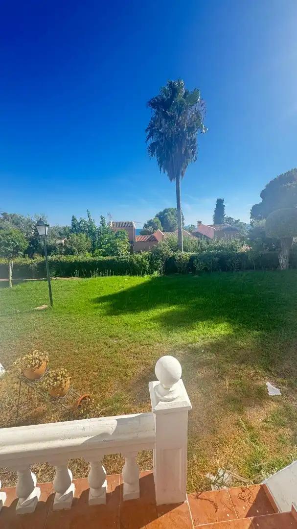 Planta baja en venta en Estepona con Terraza