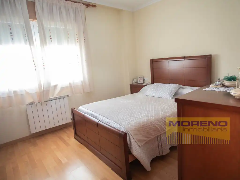 Dormitori de Casa o xalet en venda en Sarria