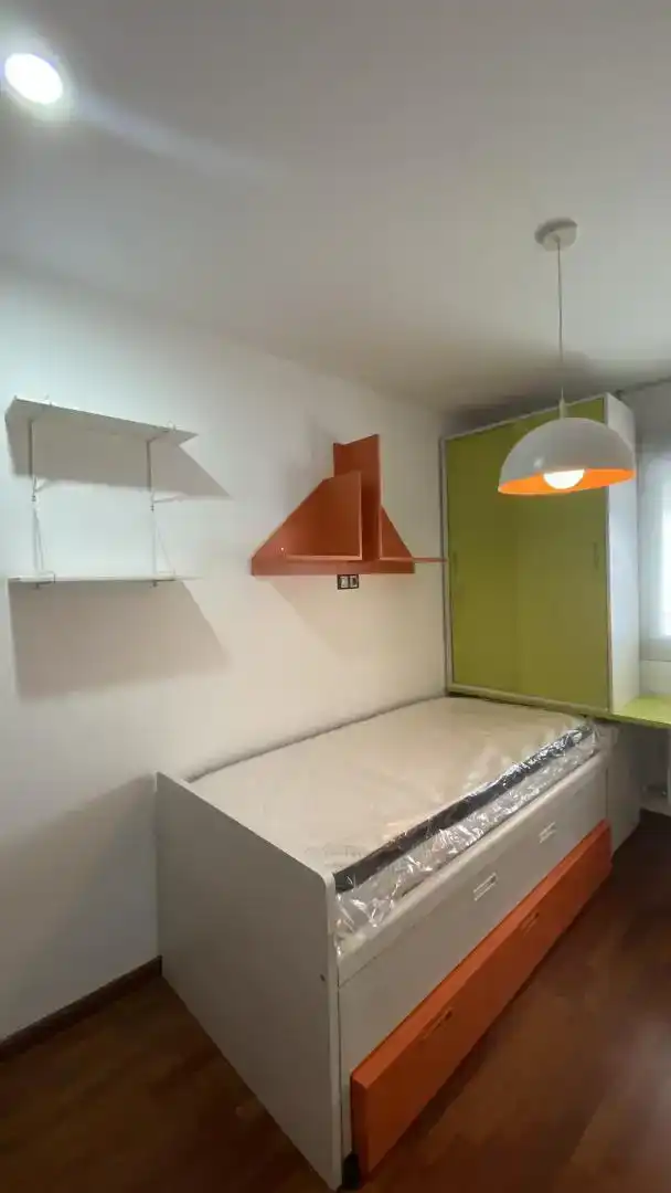Habitación de Piso en venta en  Granada Capital con Piscina y Balcón