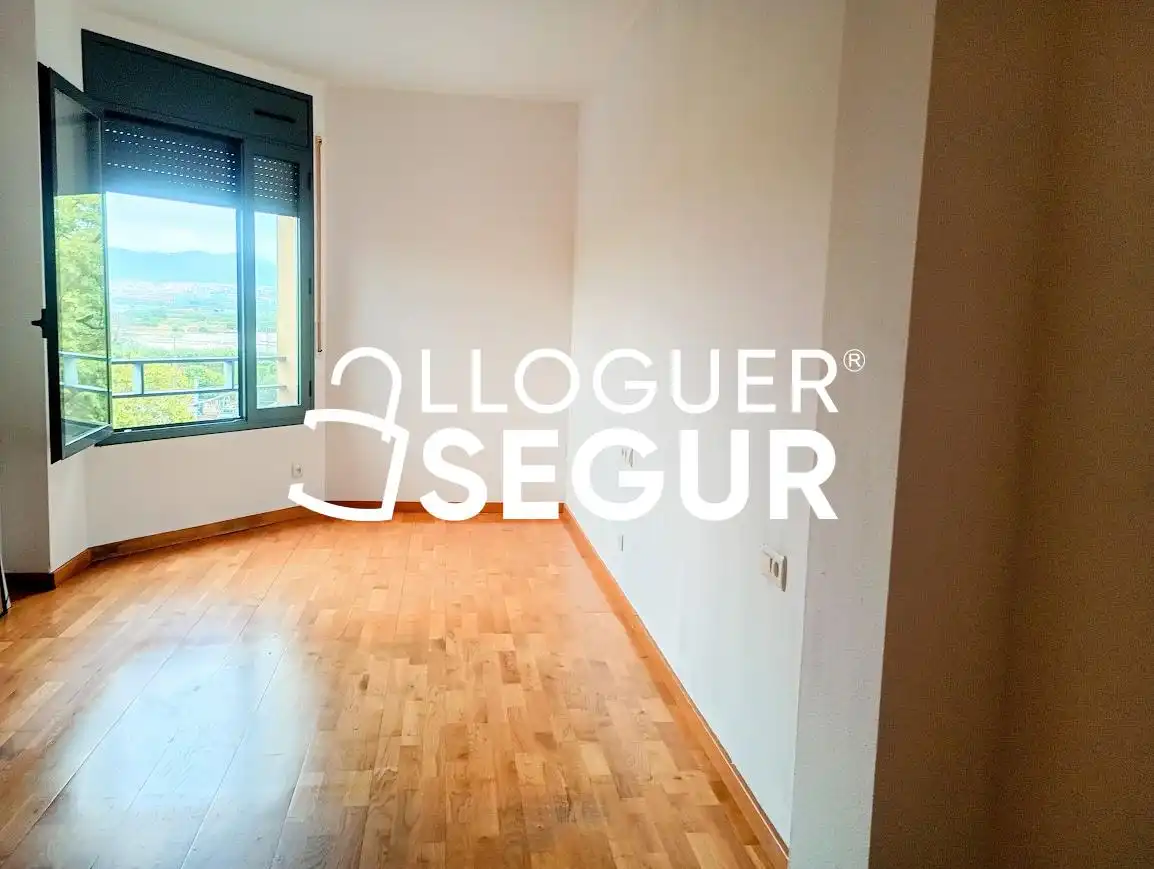 Flat for rent in Carlas Martí y Vilá, Centre