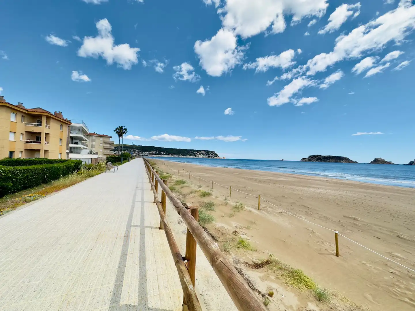 Vista exterior de Piso en venta en L'Estartit con Terraza, Amueblado y Lavadora