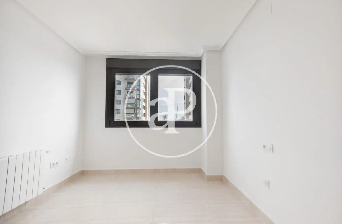 Wohnung zur Miete in Valencia mit Klimaanlage, Heizung und Privatgarten