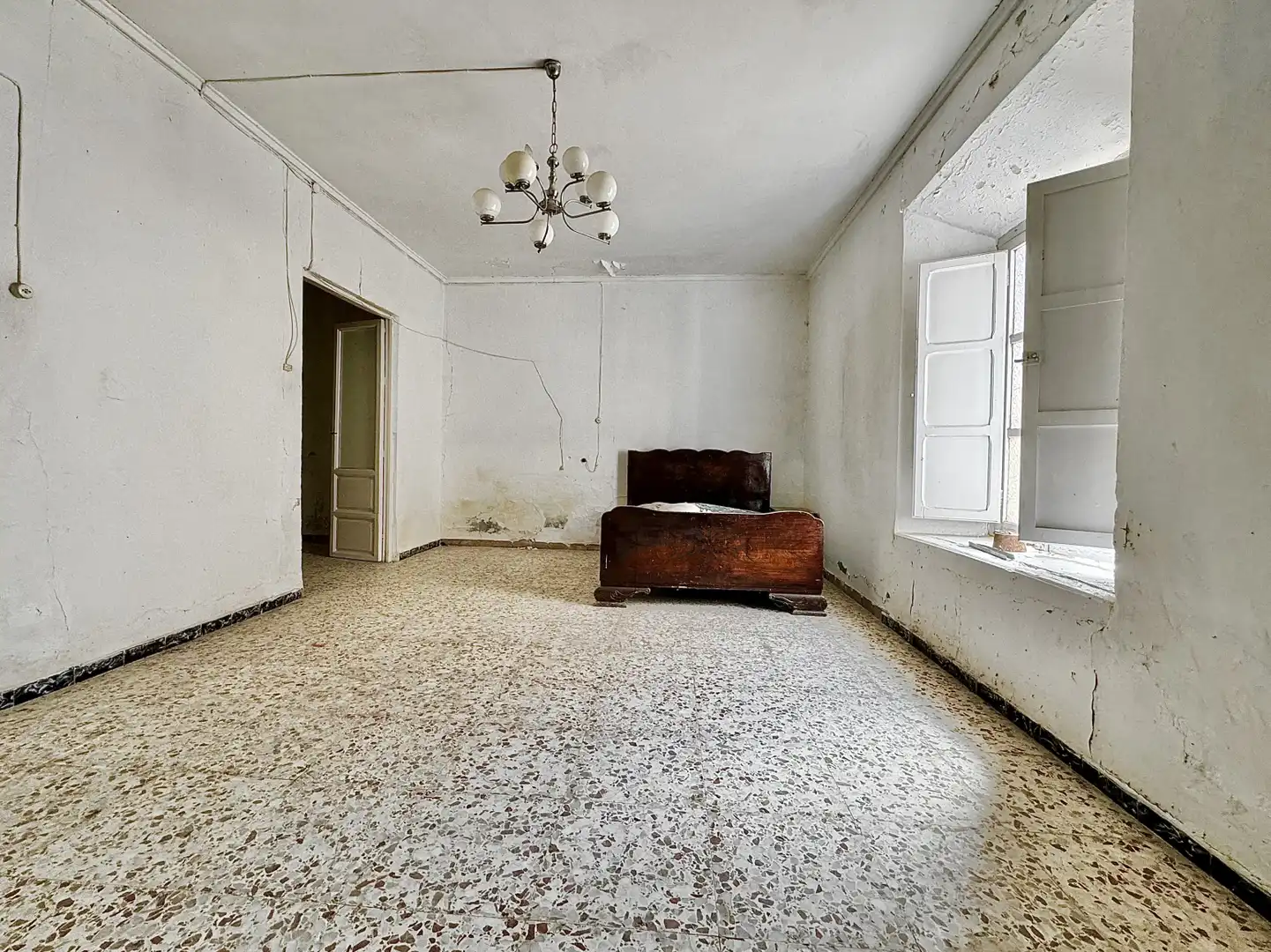 Sala de estar de Casa adosada en venta en Pozorrubielos de la Mancha con Calefacción, Trastero y Amueblado