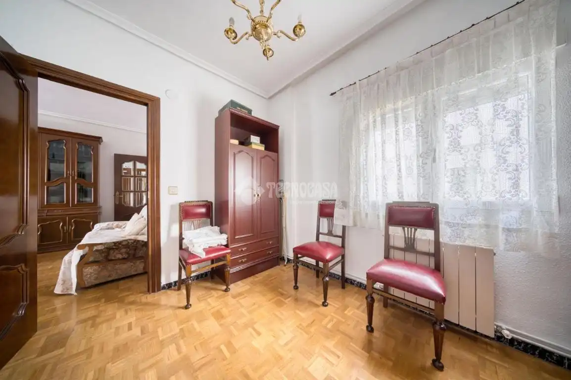 Habitación de Piso en venta en Valladolid con Calefacción, Parquet y Terraza