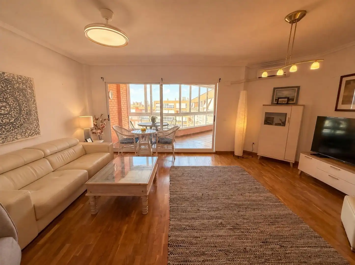 Sala de estar de Ático en venta en Alicante / Alacant con Aire acondicionado, Terraza y Piscina comunitaria