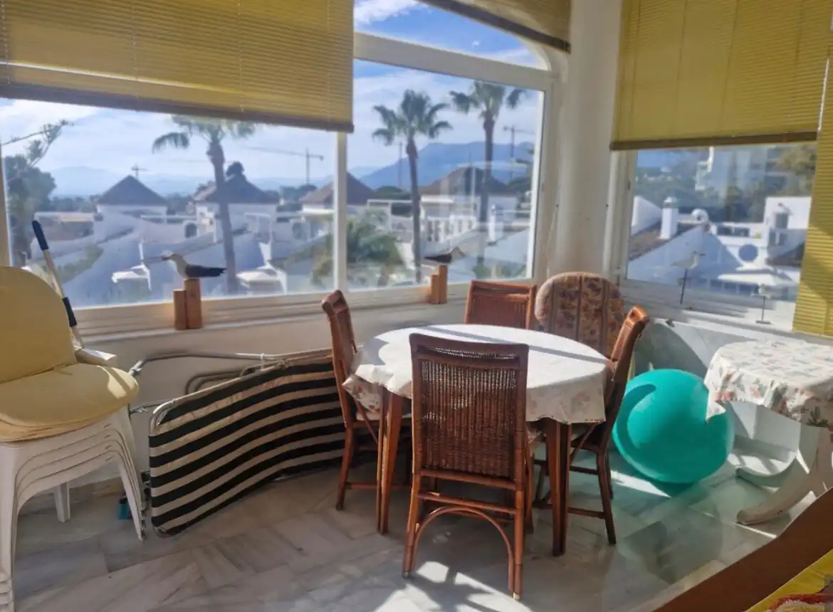 Esszimmer von Dachboden zum Verkauf in Marbella mit Klimaanlage, Terrasse und Möbliert