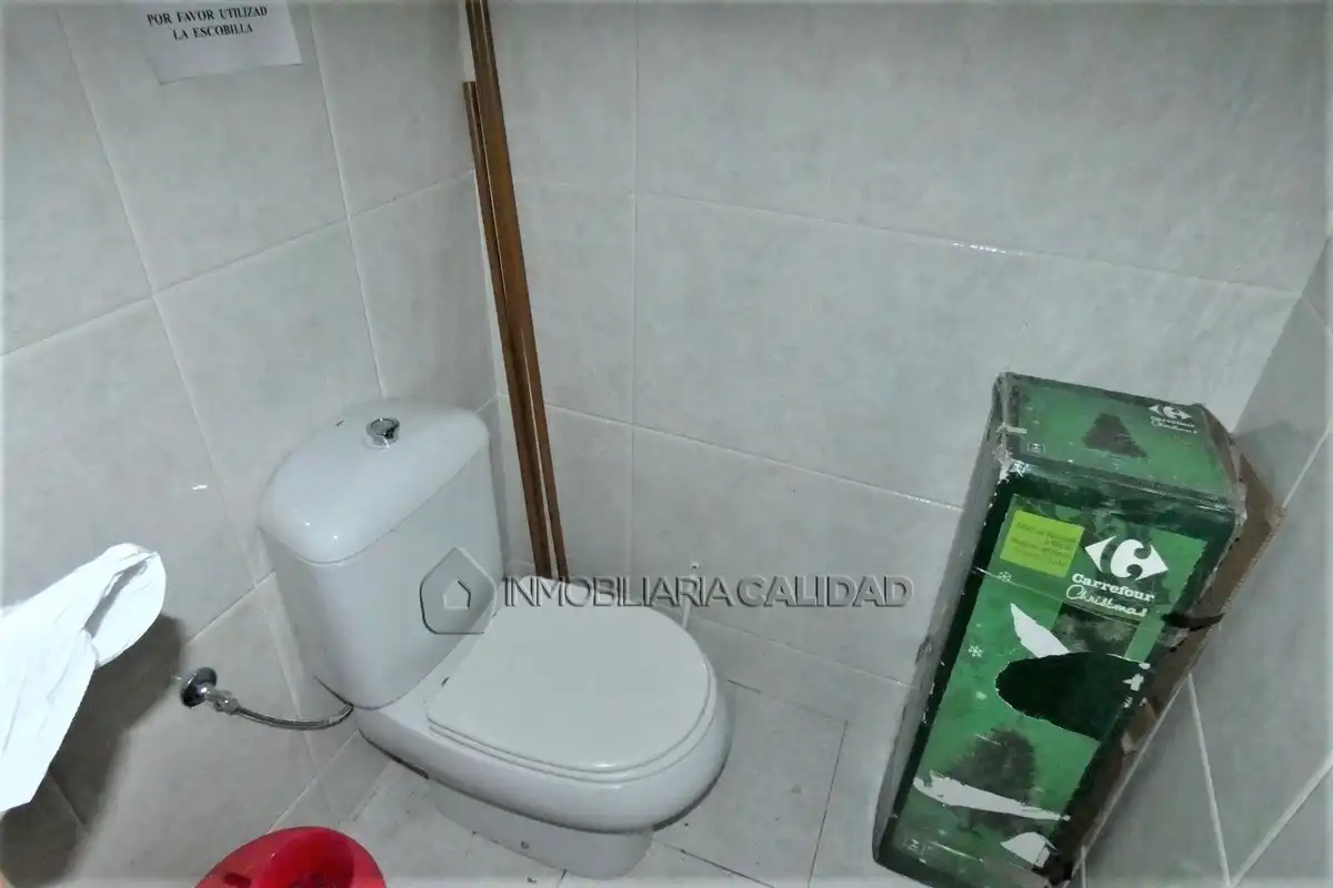 Baño de Local de alquiler en Burgos con Calefacción