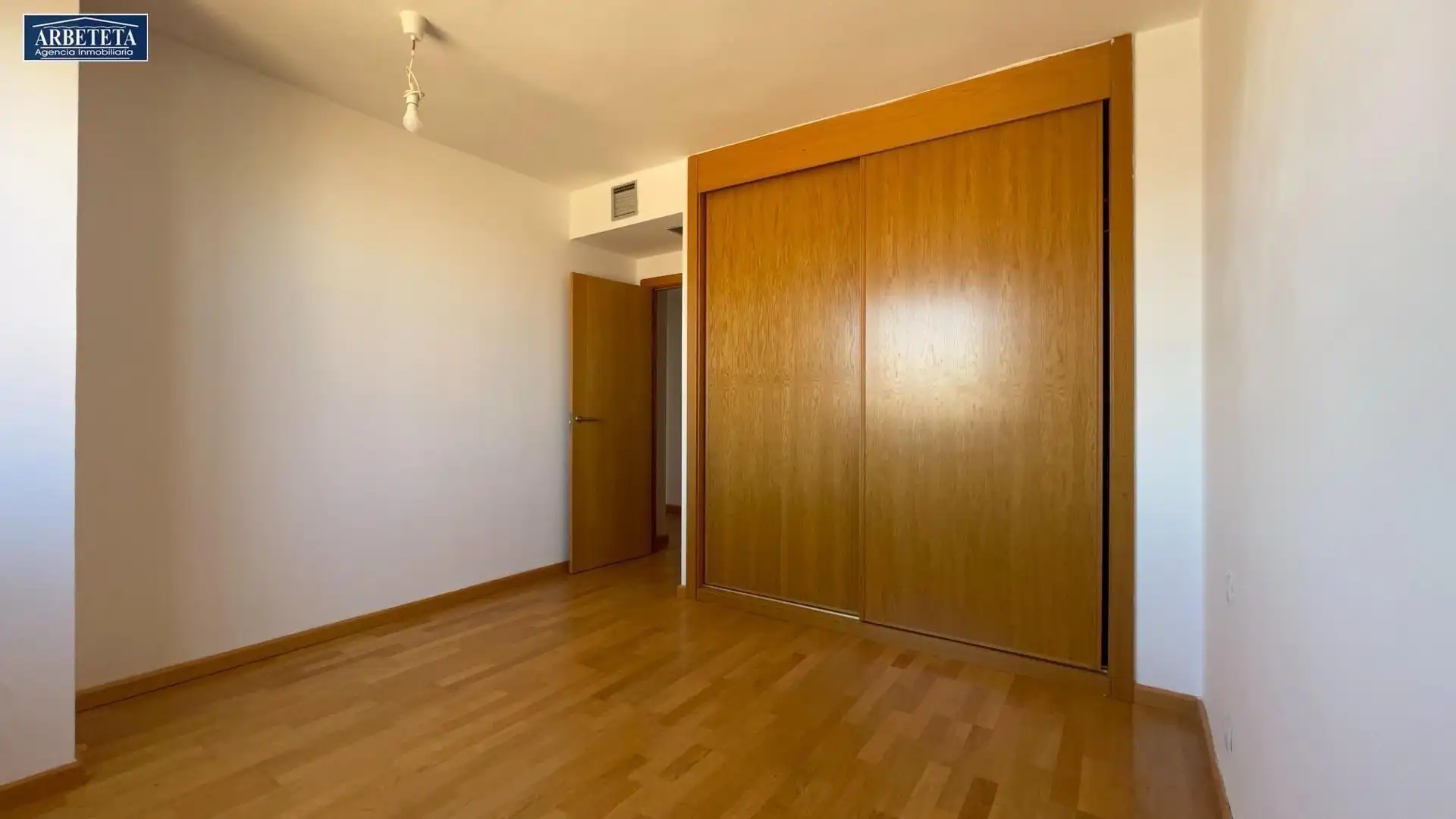 Habitación de Ático en venta en Guadalajara con Calefacción, Terraza y Trastero