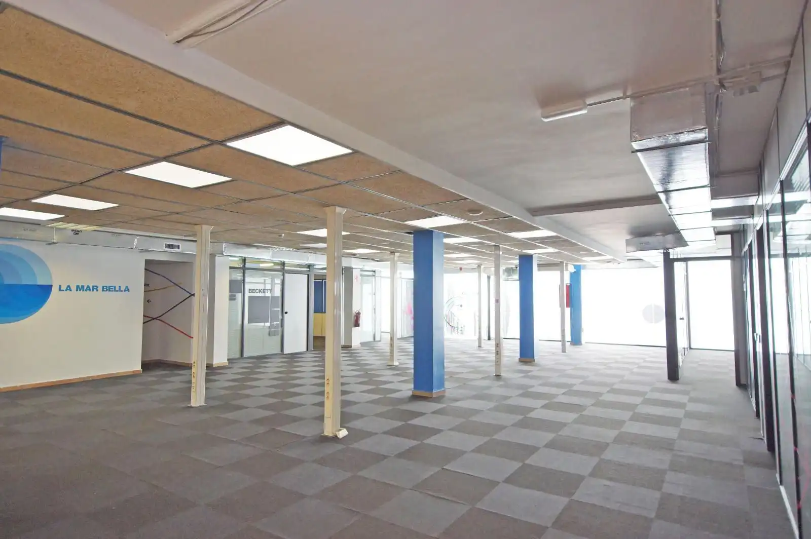 Business premises for sale in Calle Pallars 73, imagen 2