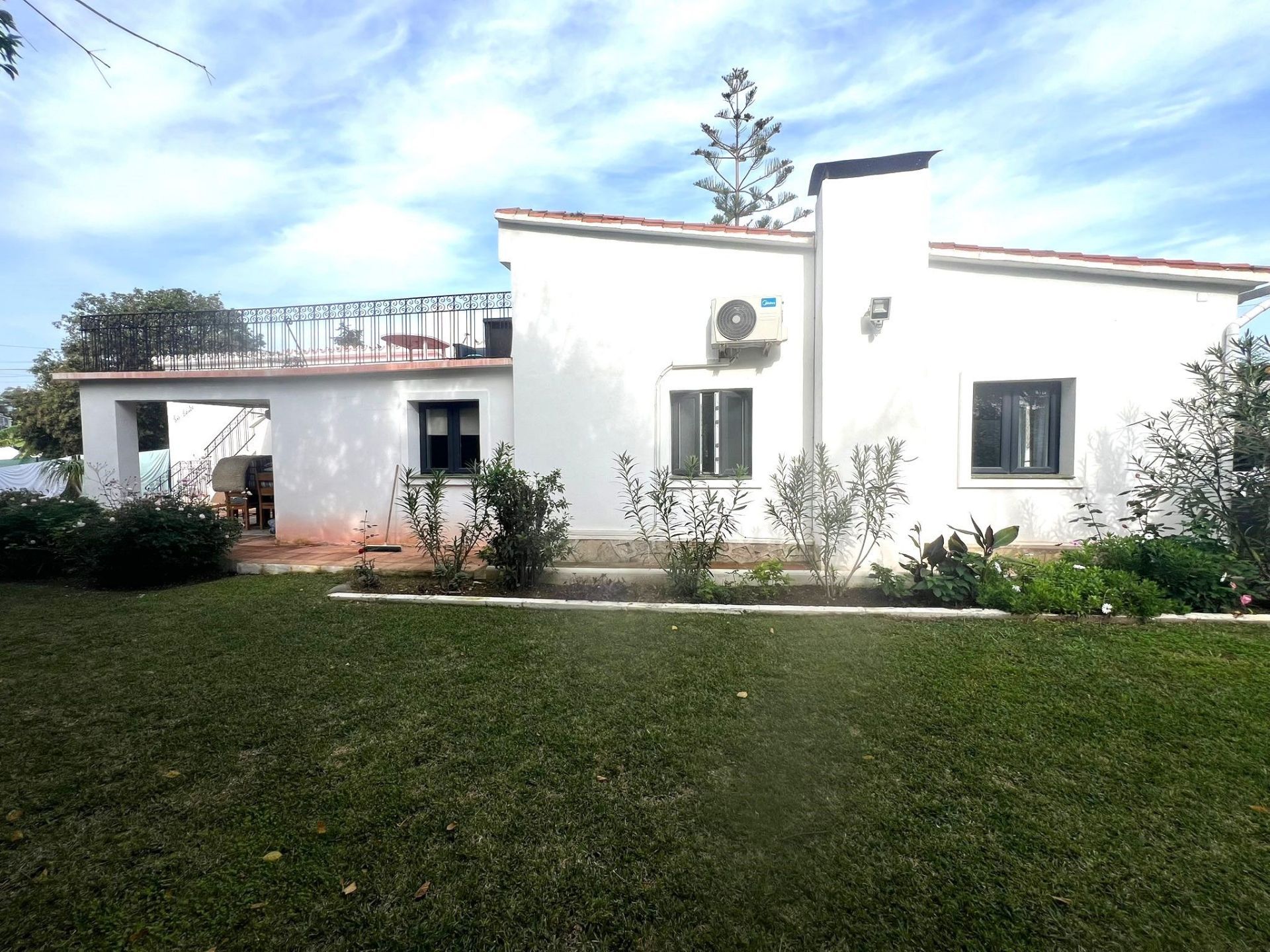 Garden of House or chalet for sale in Marbella  with Air Conditioner and Swimming Pool