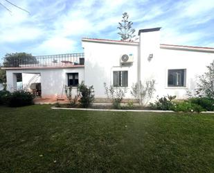 Jardí de Casa o xalet en venda en Marbella amb Aire condicionat i Piscina