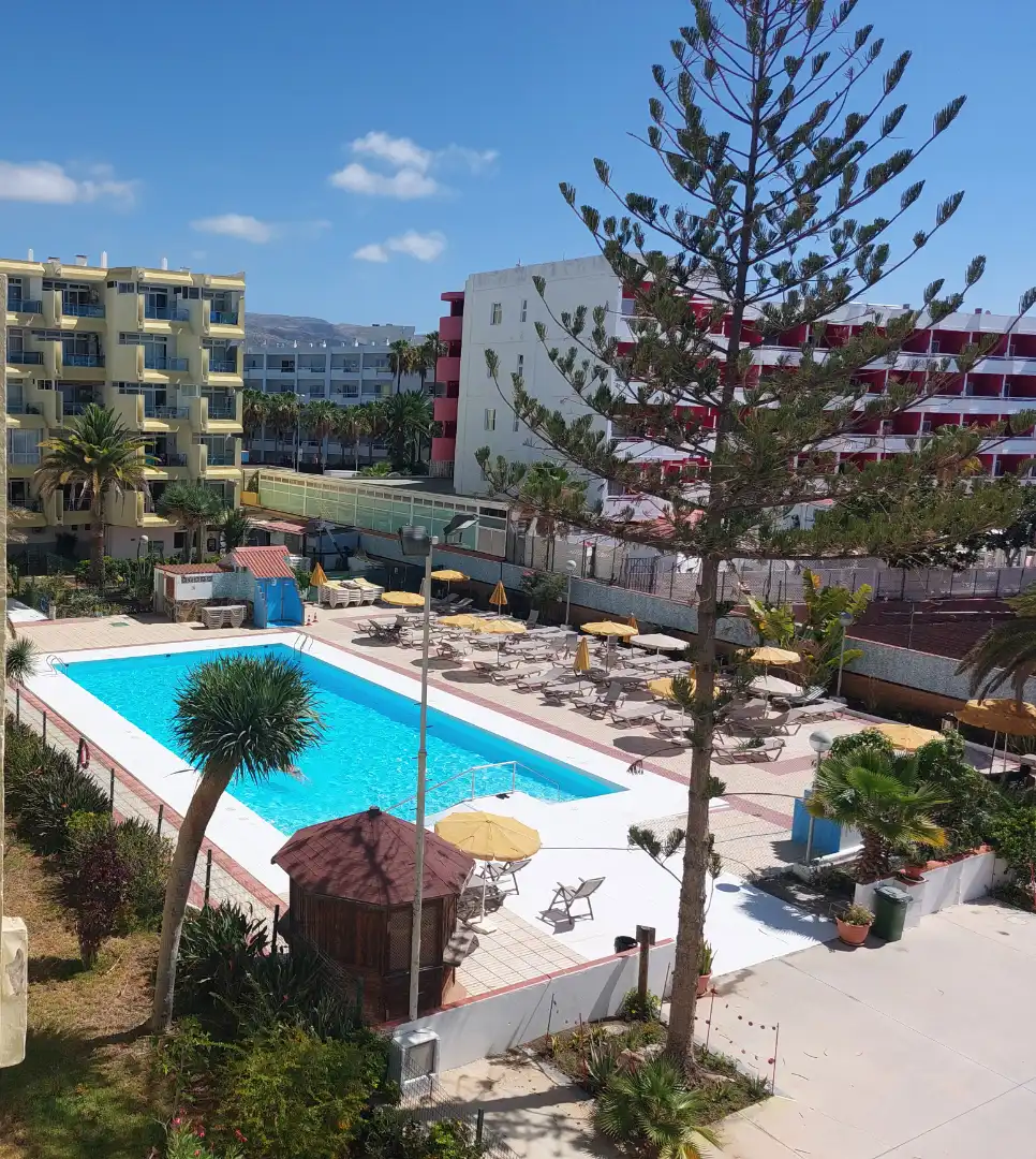 Schwimmbecken von Wohnungen zur Miete in San Bartolomé de Tirajana mit Möbliert, Waschmaschine und Mikrowelle