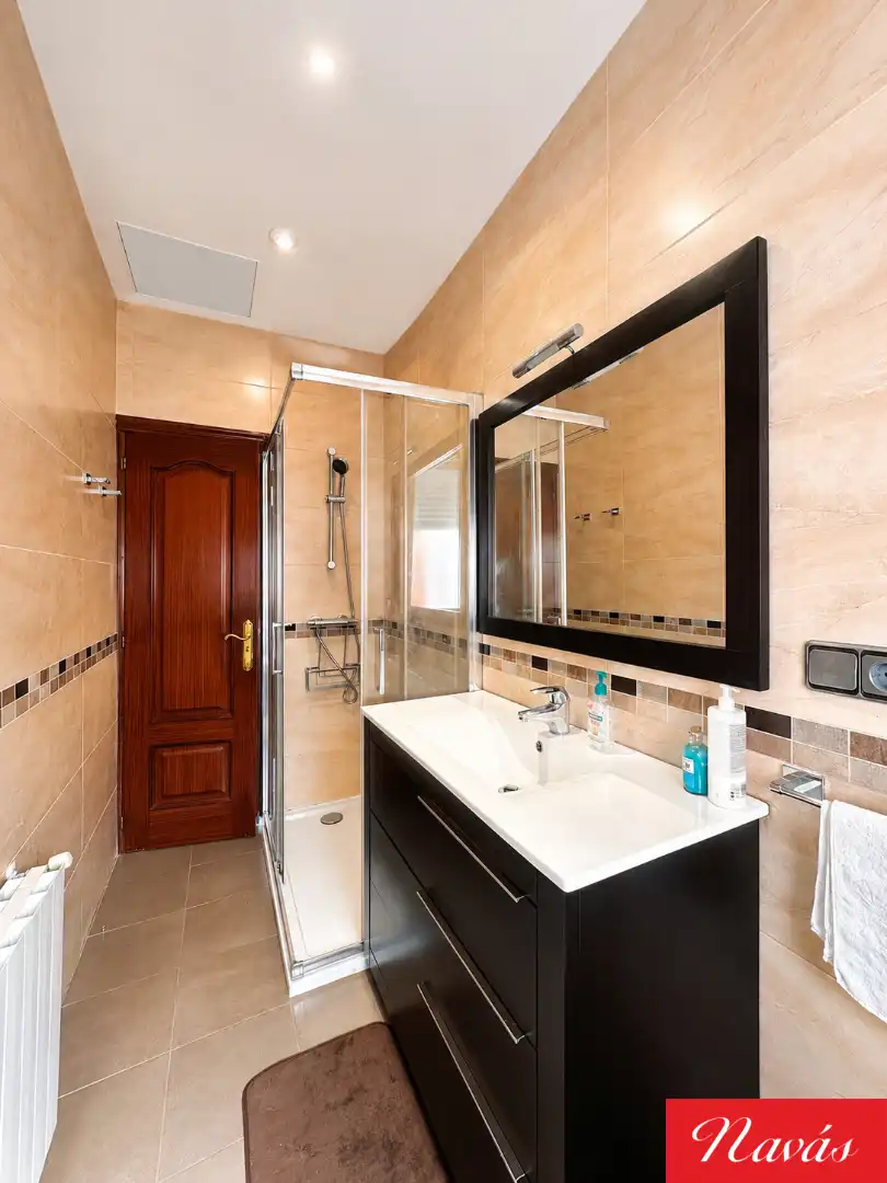 Bany de Casa o xalet en venda en Vigo  amb Aire condicionat, Calefacció i Parquet