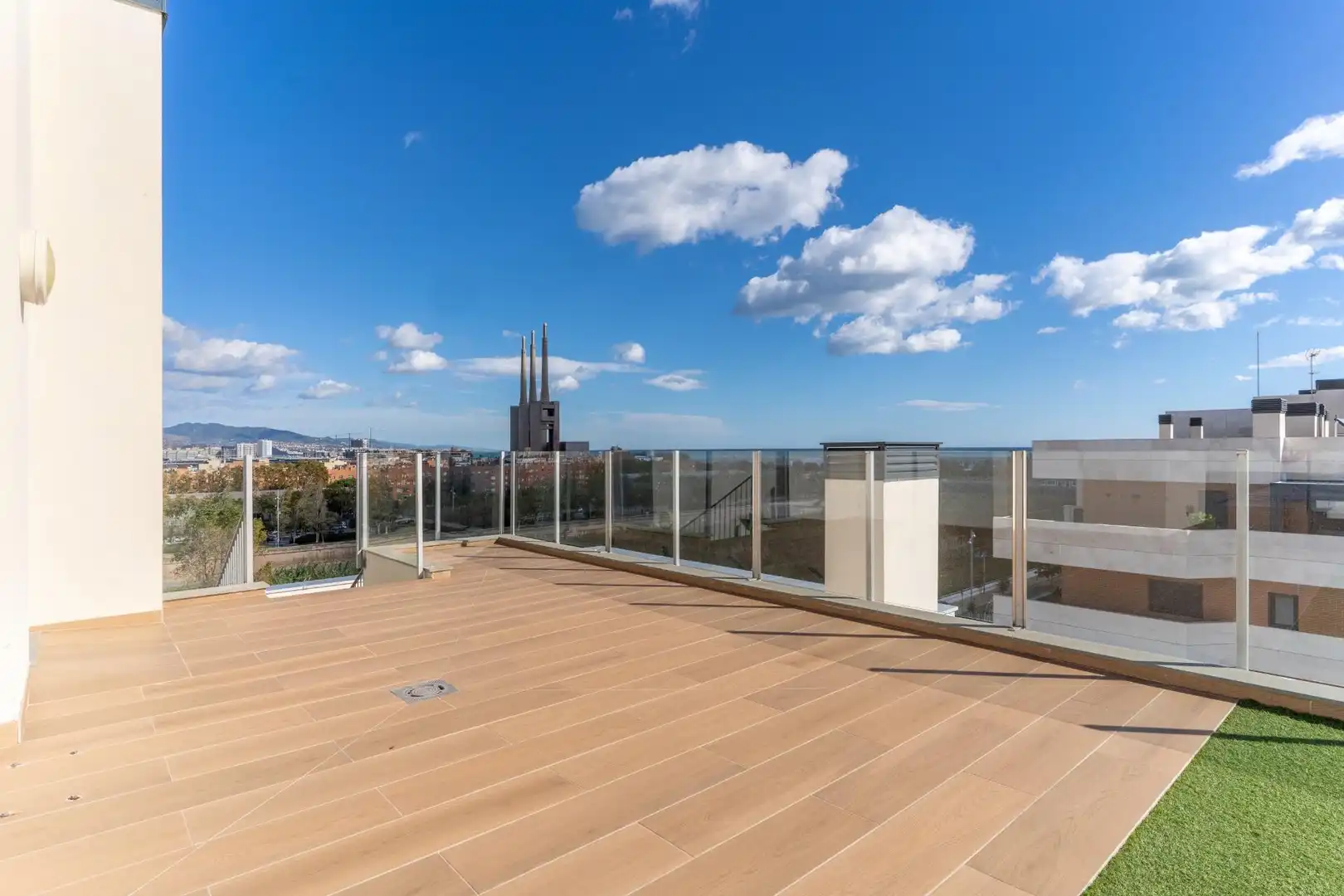Terrasse von Dachboden zur Miete in Sant Adrià de Besòs mit Klimaanlage, Heizung und Privatgarten