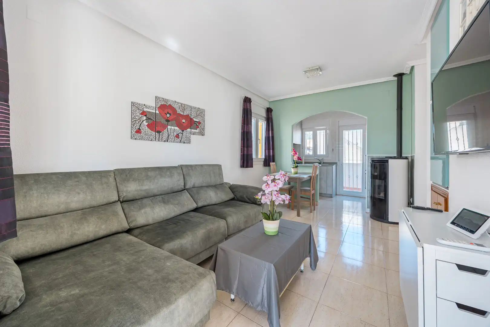 Sala d'estar de Casa o xalet en venda en Polop amb Traster, Piscina i Piscina comunitària