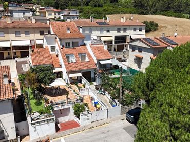 Casa bifamiliare con balcone in vendita a Carrer Carrer Sant Jordi