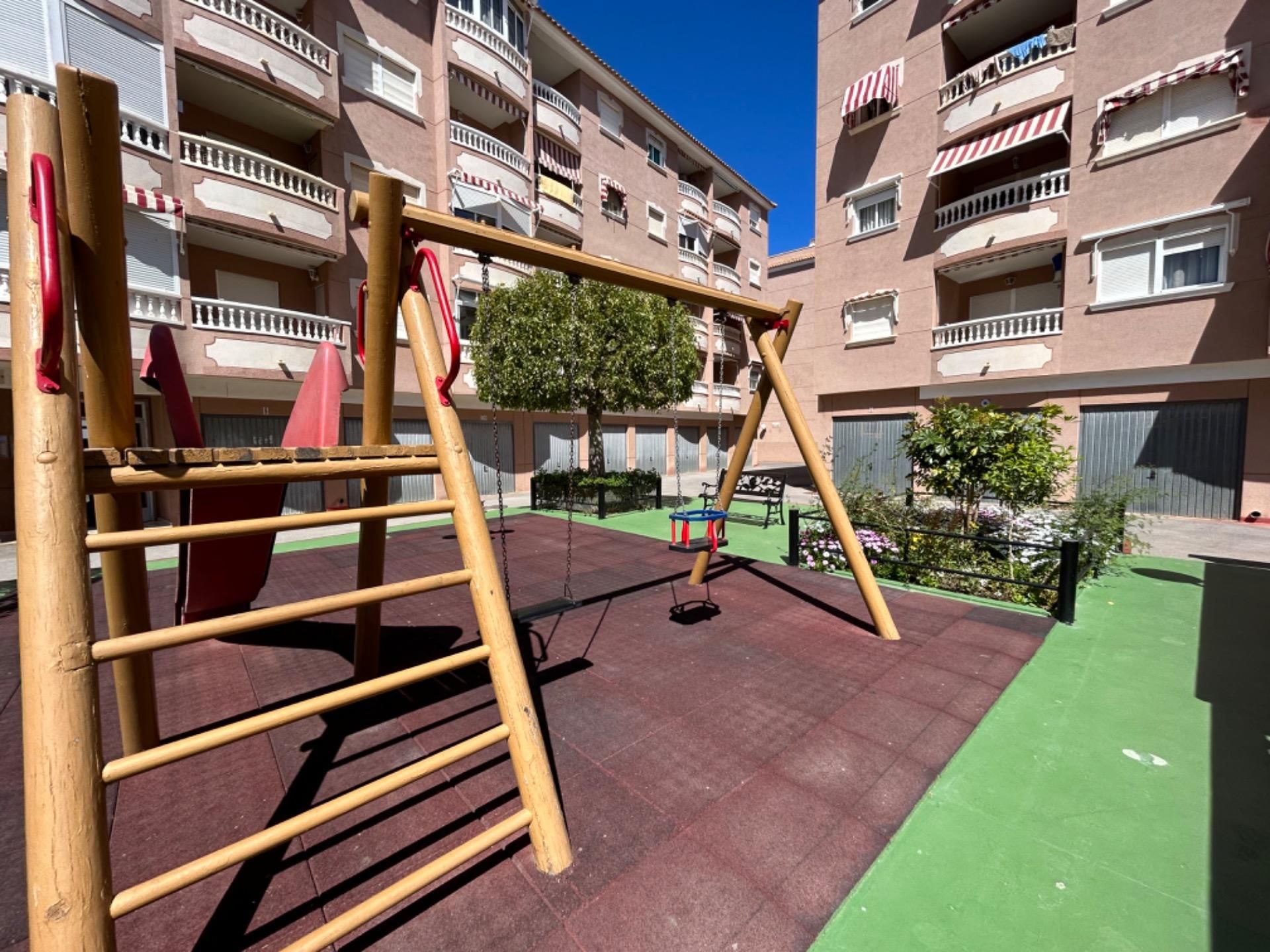 Vista exterior de Apartamento de alquiler en Santa Pola con Aire acondicionado, Jardín privado y Terraza