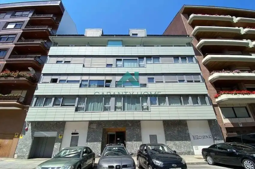 Außenansicht von Geschaftsraum zur Miete in Torrelavega 